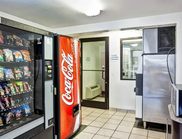 Travelodge by Wyndham Fayetteville hotel detail image 2