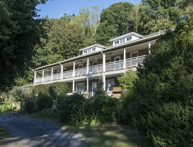 Calhoun House Inn & Suites hotel detail image 1