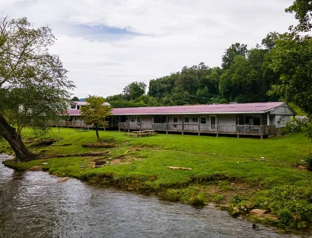 Lloyd's On The River Country Inn By OYO hotel detail image 1