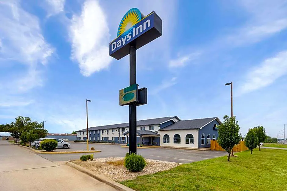 Days Inn by Wyndham Miami hotel hero