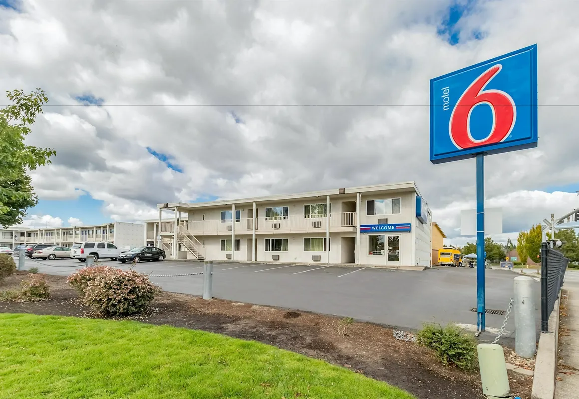 Motel 6 Beaverton, OR hotel hero