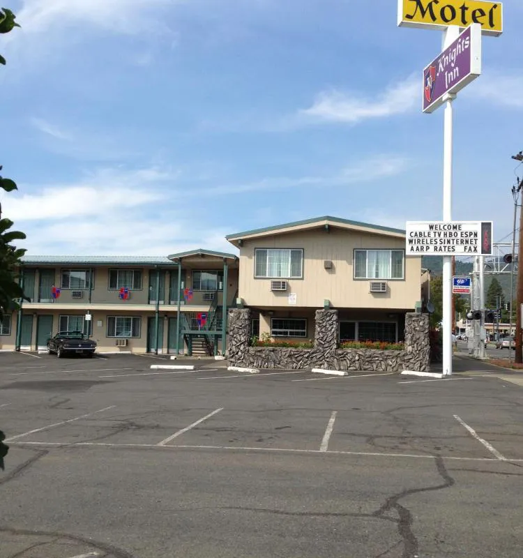 Knight's Inn Motel hotel hero