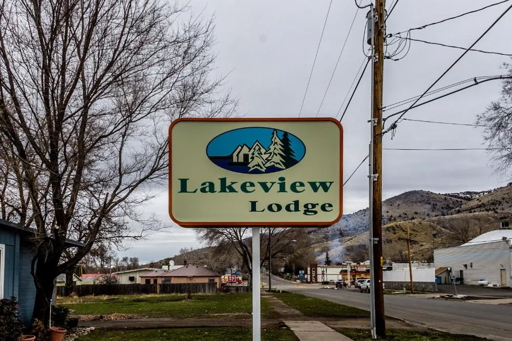 Lakeview Lodge Motel hotel hero