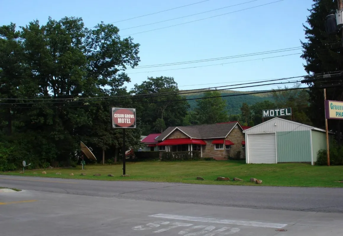 Cedar Grove Motel hotel hero