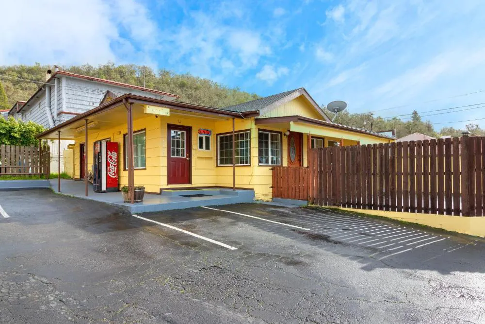 Roseburg Inn hotel hero