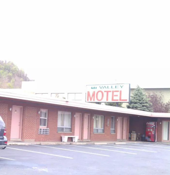 The Valley Motel hotel hero