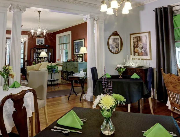 Olde Square Inn B&B hotel detail image 3