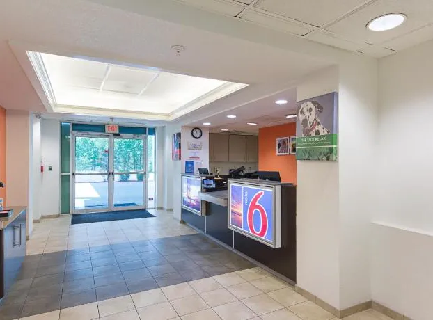 Motel 6 Columbia, SC - Fort Jackson Area hotel detail image 1