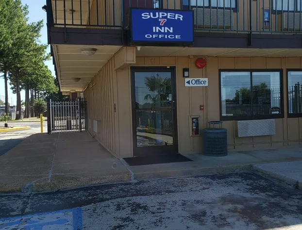 Super 7 Inn hotel detail image 2