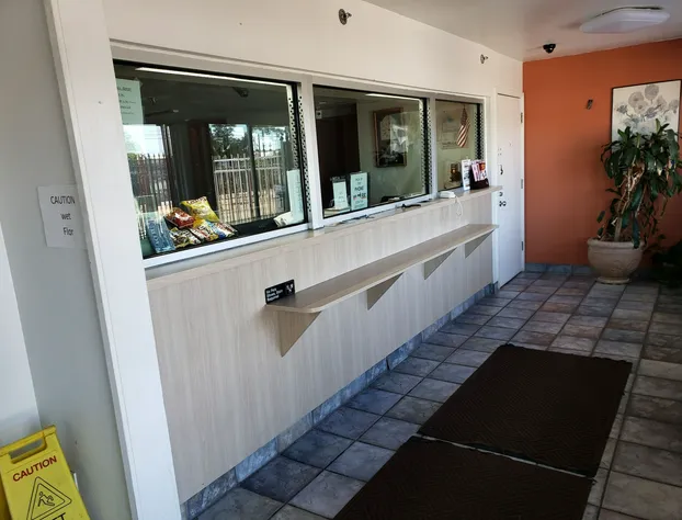 Super 7 Inn hotel detail image 3