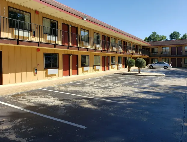 Super 7 Inn hotel detail image 4