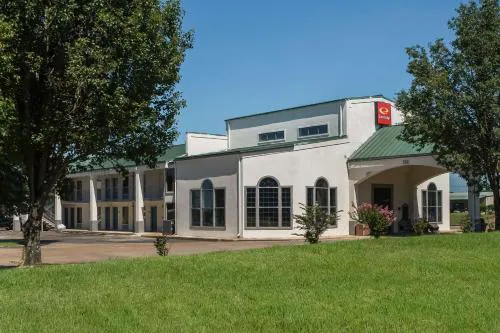 Econo Lodge hotel hero