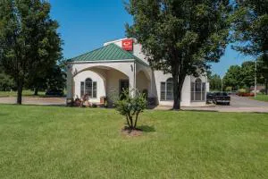 Econo Lodge hotel detail image 4