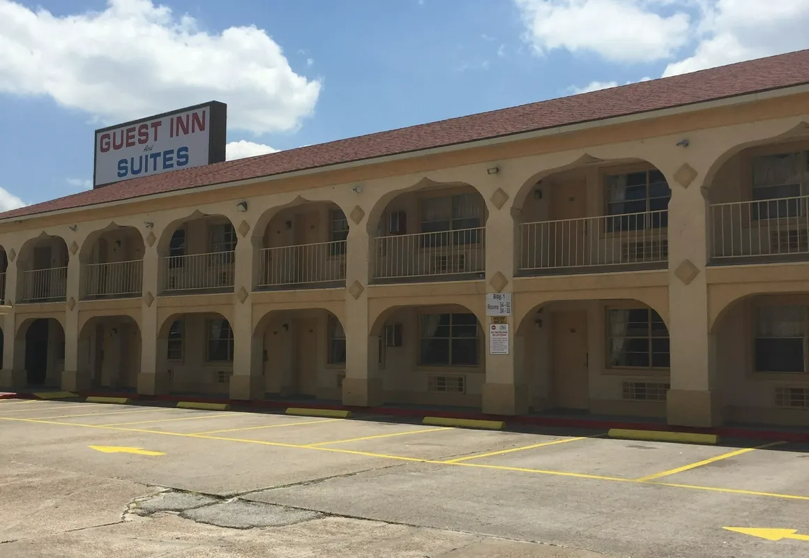 Guest Inn & Suites hotel hero
