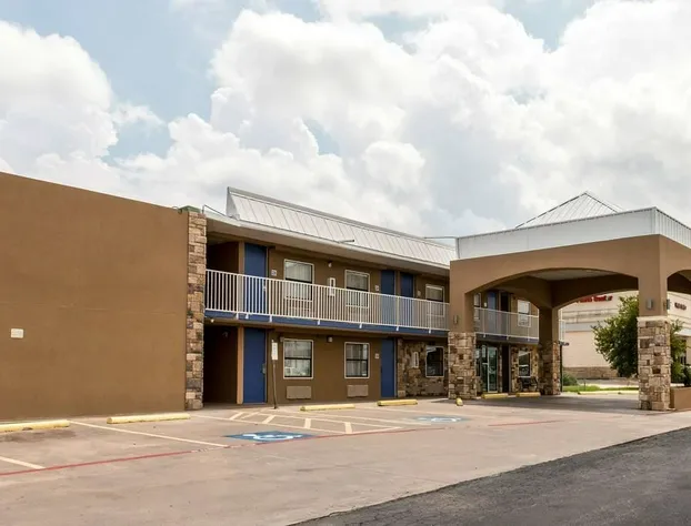 Econo Lodge hotel detail image 2