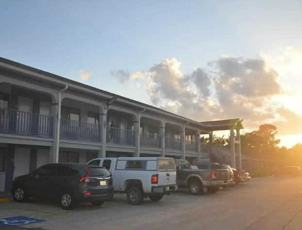 Traveler's Inn hotel detail image 1