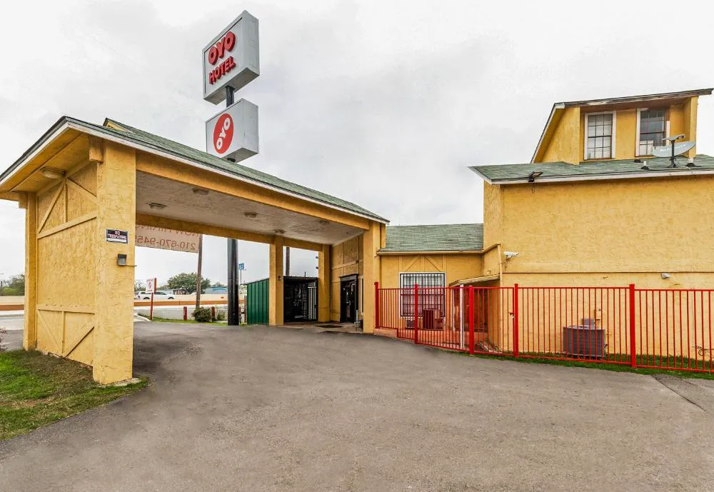 OYO Hotel San Antonio Lackland near Seaworld hotel hero