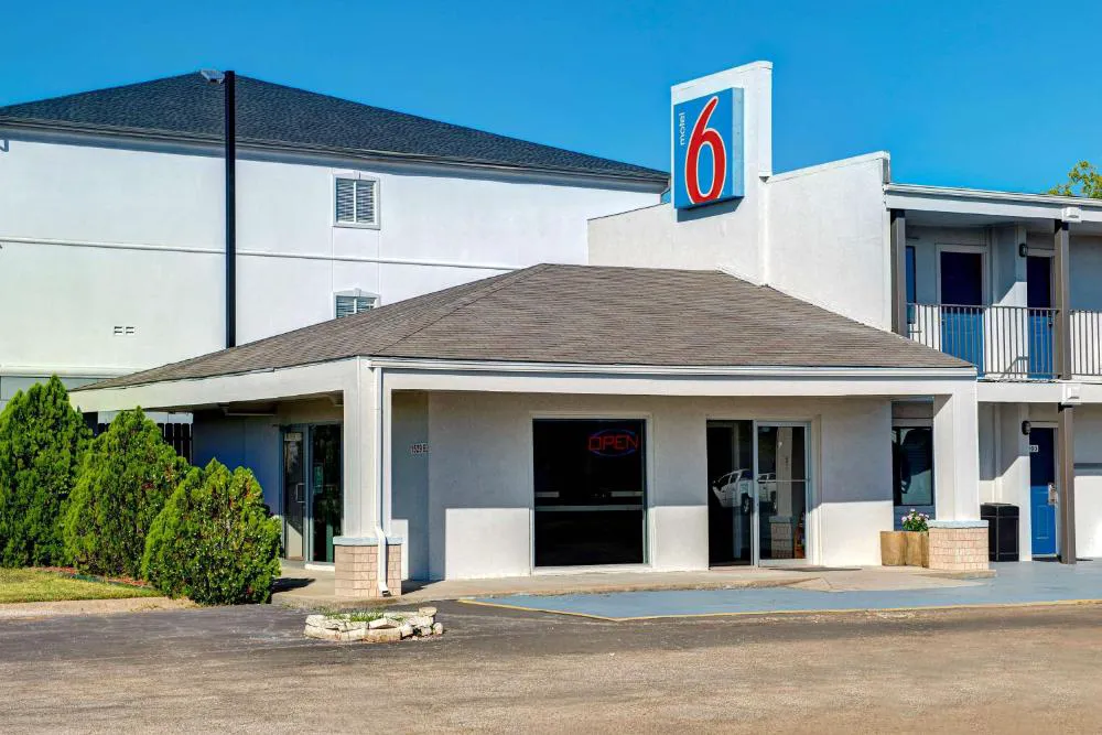 Motel 6 Sulphur Springs, TX hotel hero