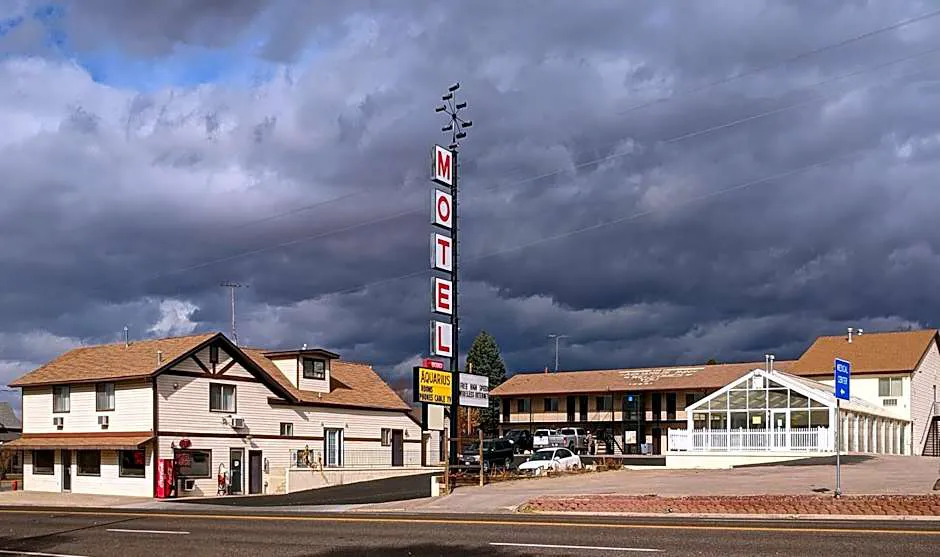 Aquarius Inn hotel hero