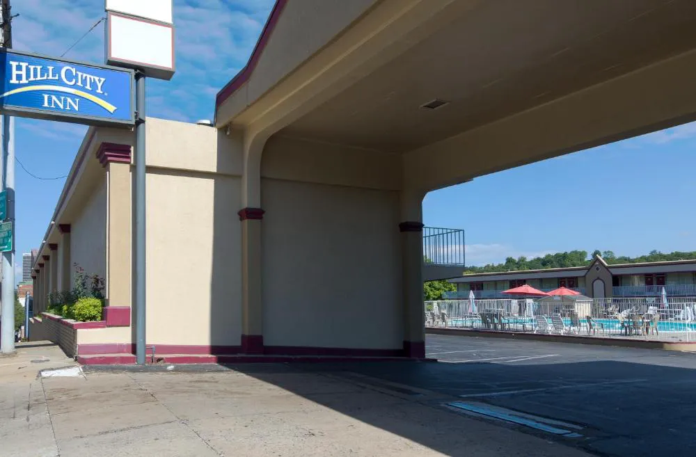 Travelodge by Wyndham Lynchburg hotel hero