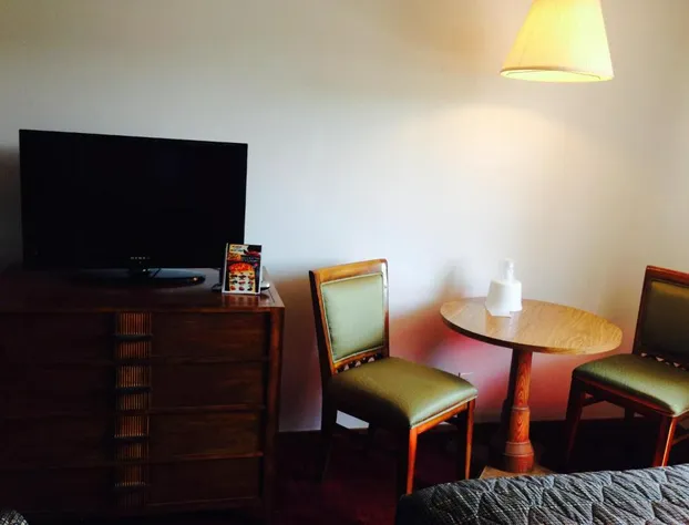 Bay City Inn hotel detail image 4