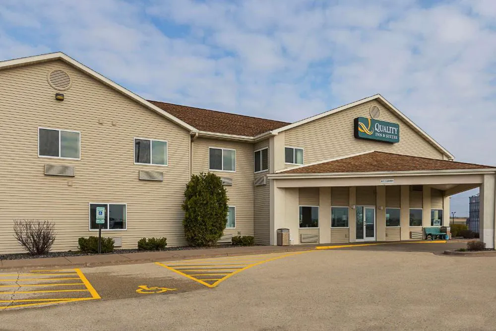 Quality Inn & Suites Belmont - Platteville hotel hero