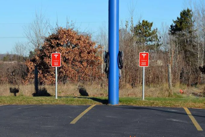 Econo Lodge Menomonie WI hotel hero