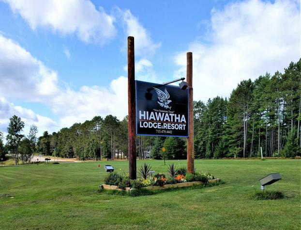 Hiawatha Lodge Inn hotel detail image 1