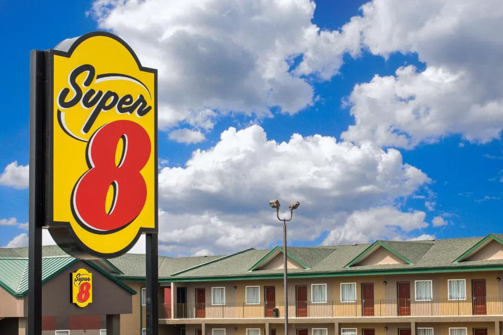 Super 8 by Wyndham Fox Creek hotel hero