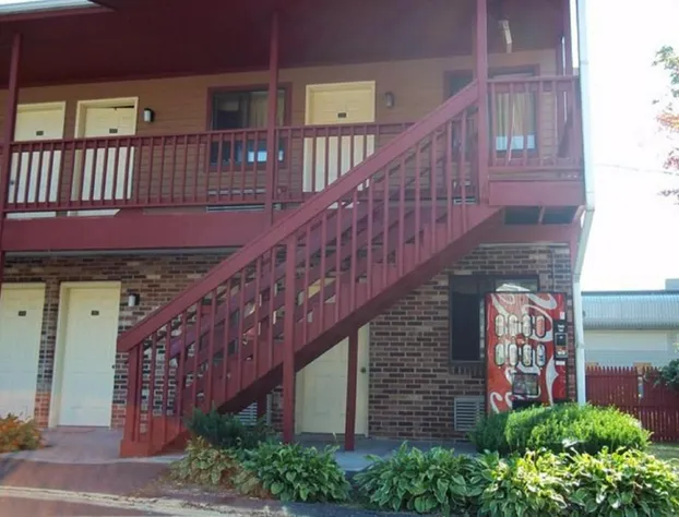 Naugatuck Motor Lodge hotel detail image 4