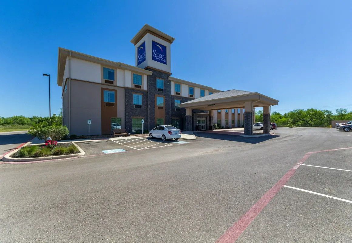 Sleep Inn & Suites Jourdanton - Pleasanton hotel hero