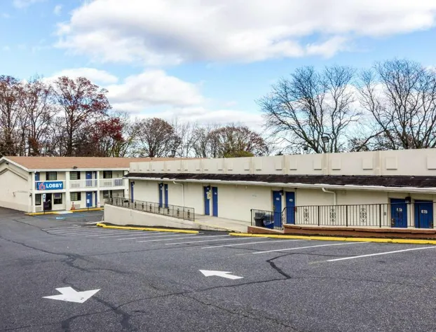 Motel 6 New Brunswick hotel detail image 3