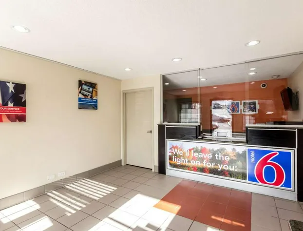 Motel 6 New Brunswick hotel detail image 4