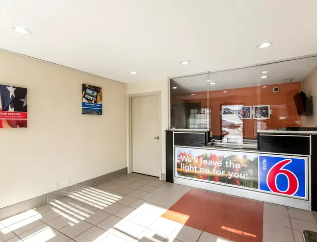 Motel 6 New Brunswick hotel detail image 2