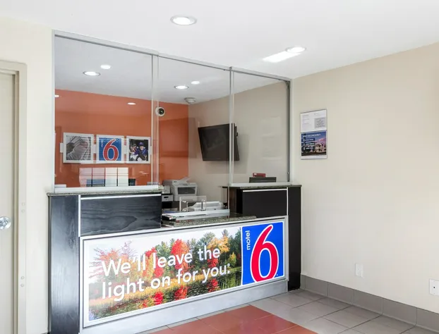 Motel 6 New Brunswick hotel detail image 3