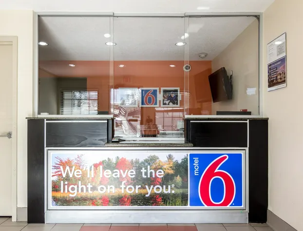 Motel 6 New Brunswick hotel detail image 4