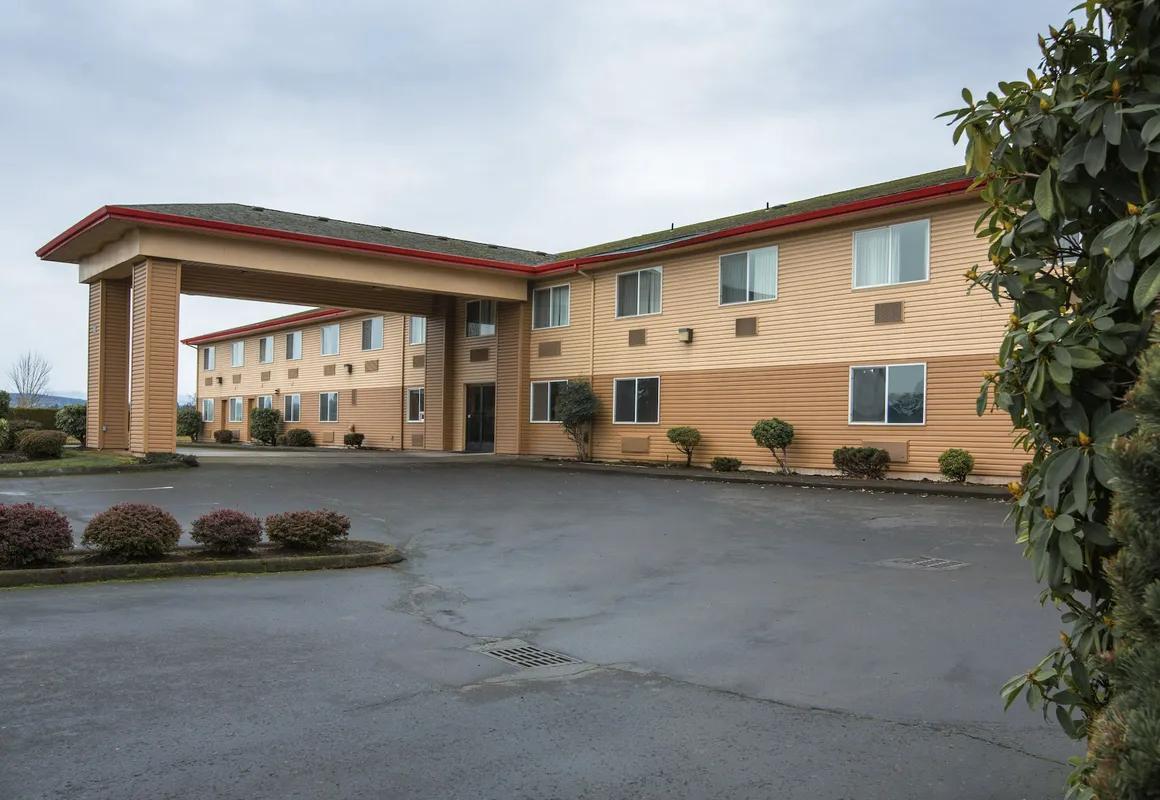 Bridgeway Inn & Suites Sublimity hotel hero