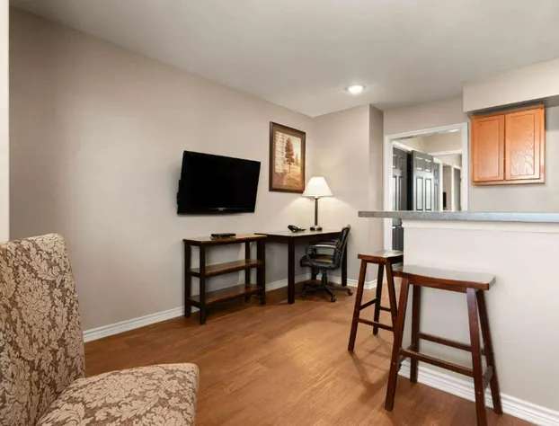 Eagle's Den Suites Cotulla a Travelodge by Wyndham hotel detail image 4