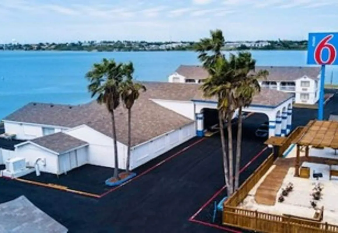 Motel 6 Portland, TX hotel hero