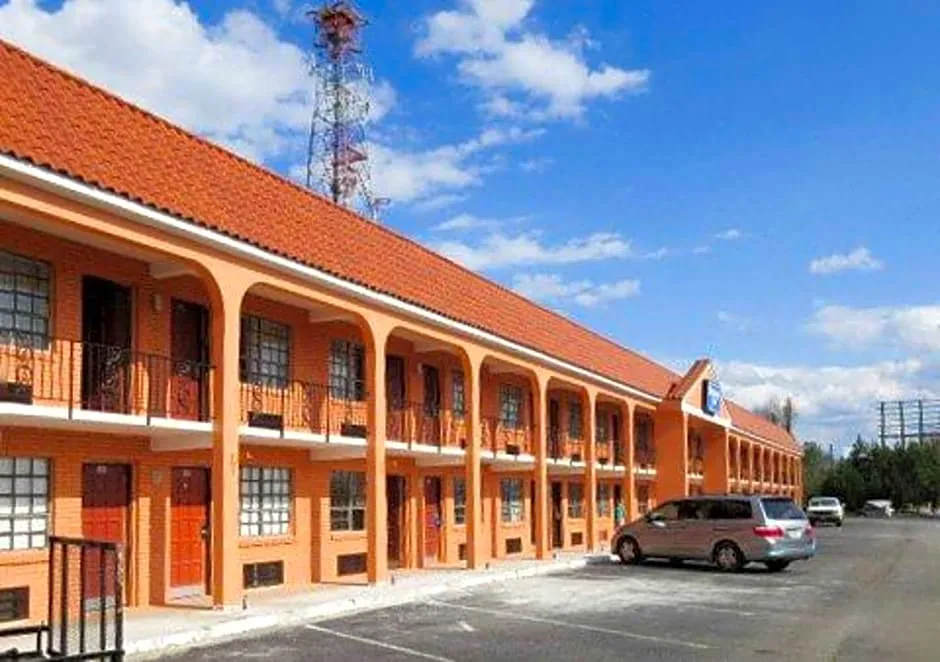 Rodeway Inn hotel hero