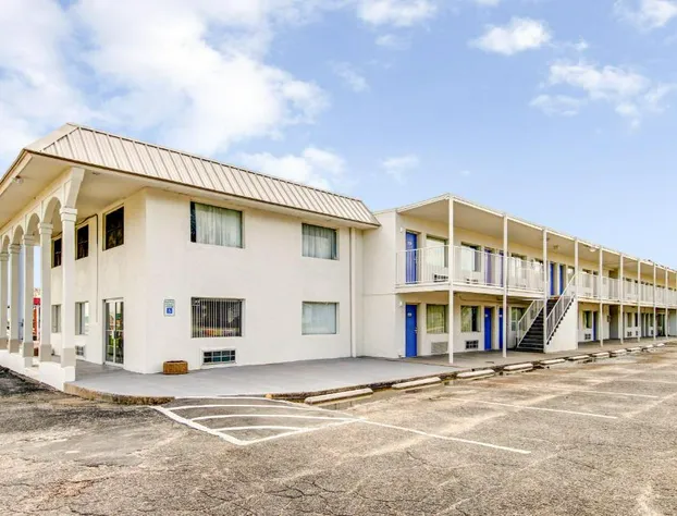 Motel 6 Waco, TX - Lacy Lakeview hotel detail image 1