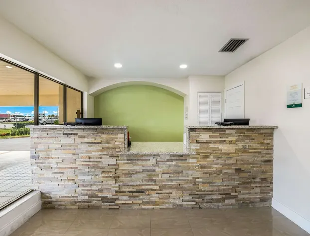 Quality Inn & Suites Downtown hotel detail image 3