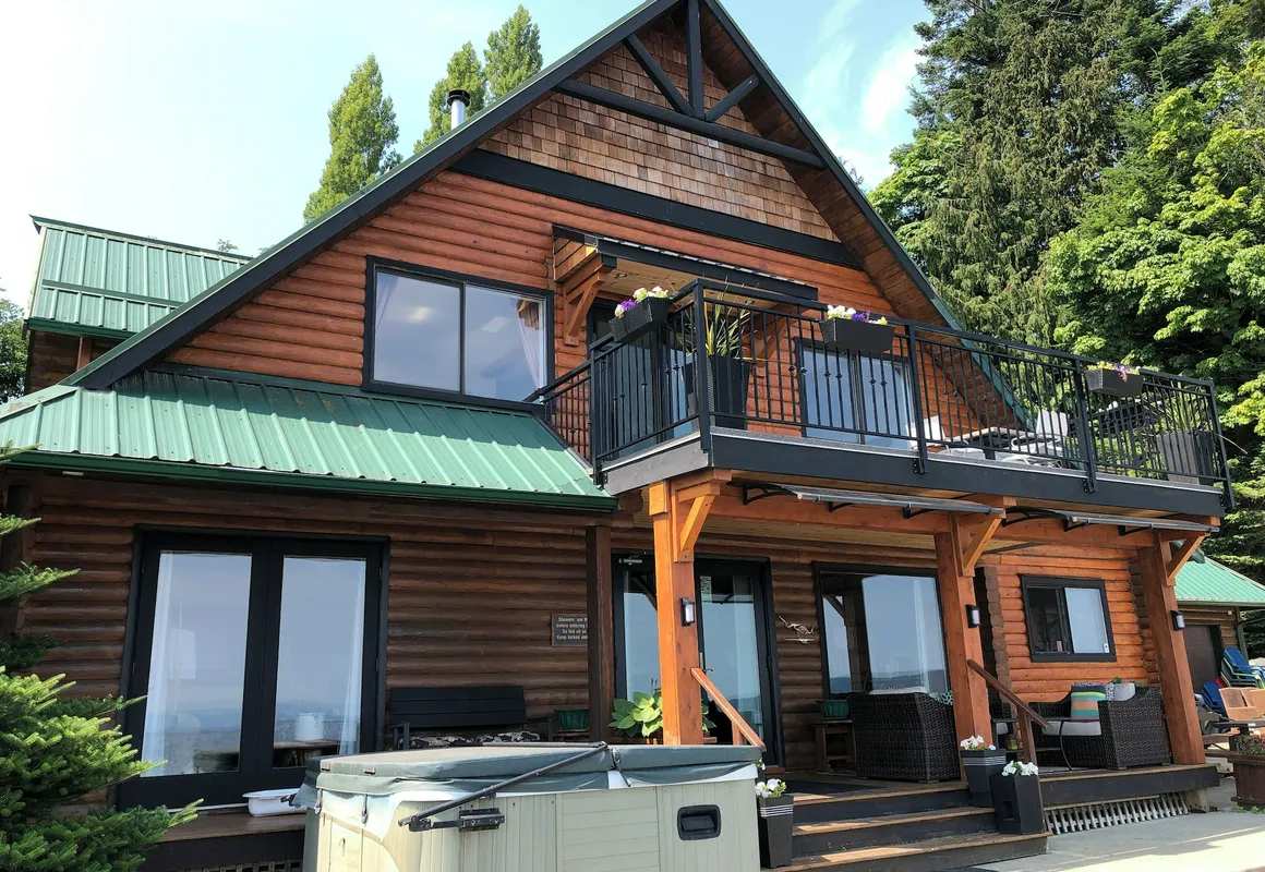 Qualicum Breeze Beach Resort hotel hero