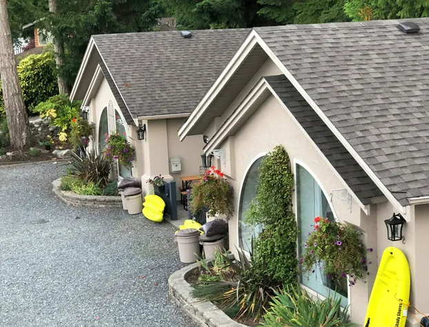 Qualicum Breeze Beach Resort hotel detail image 2