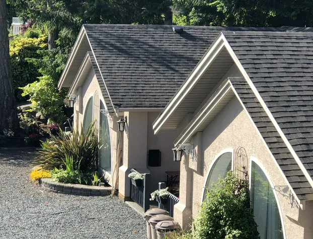 Qualicum Breeze Beach Resort hotel detail image 3