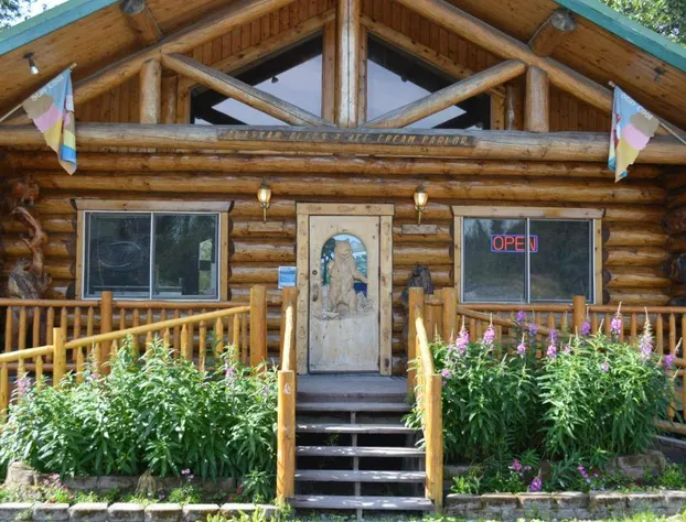 Summit Lake Lodge hotel detail image 4