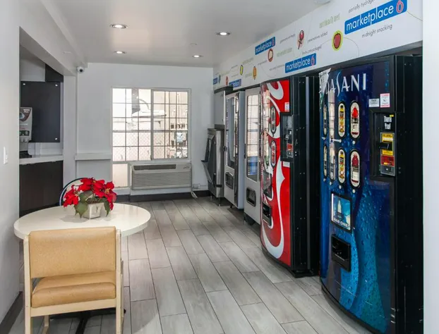 Motel 6 Hollywood hotel detail image 3