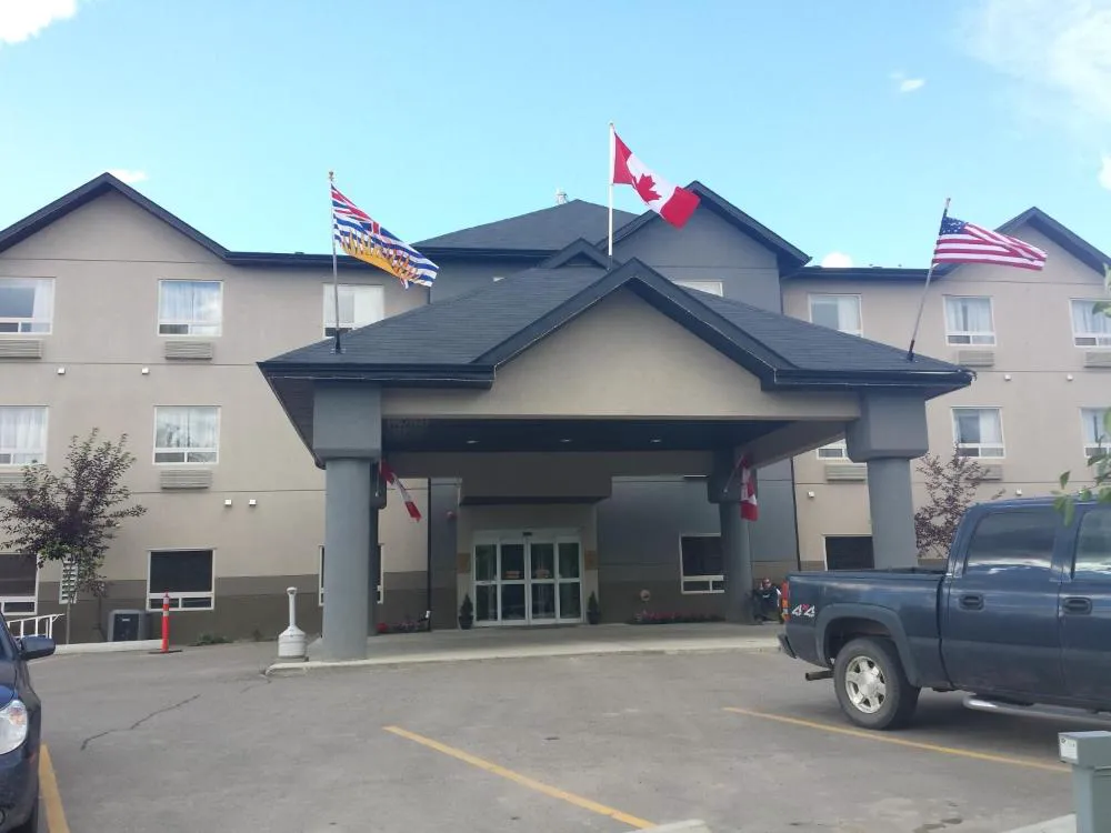 Sigma Inn & Suites Hudson's Hope hotel hero