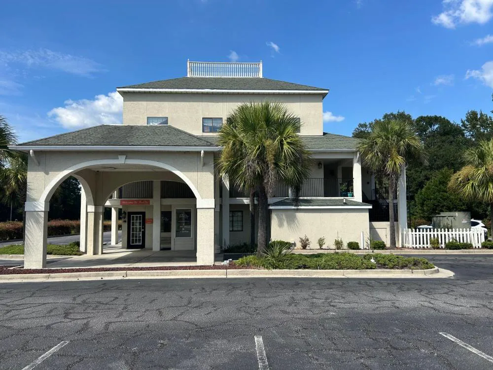 Peach Tree Inn hotel hero