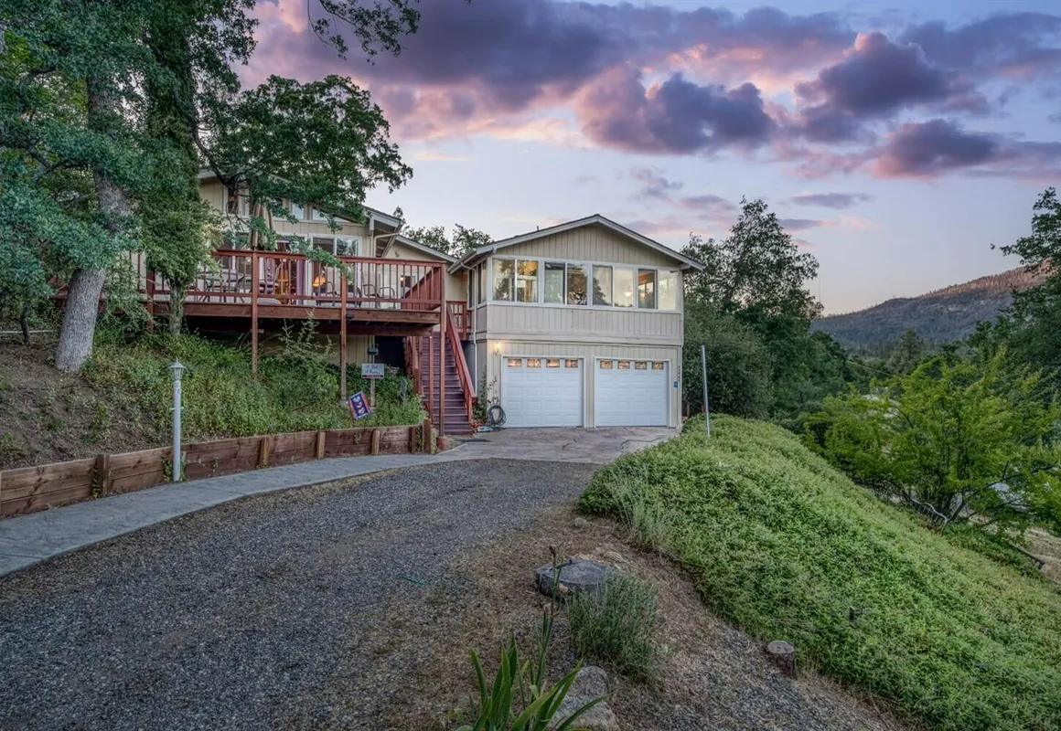 A Bed of Roses hotel hero
